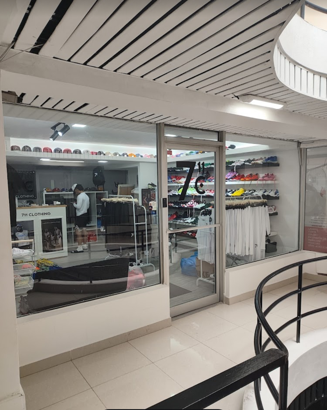 711 Clothing RD - Imagen 1